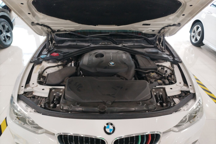 宝马3系 2019款 320Li M运动套装机舱底盘24