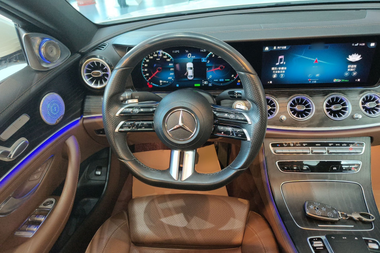 奔驰E级 2021款 E 260 L 运动型中控内饰13