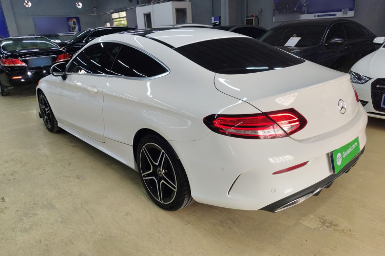 奔驰C级(进口) 2019款 C 260 轿跑车车身外观4