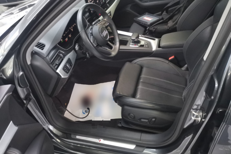 奥迪A4L 2022款 40 TFSI 豪华动感型中控内饰19