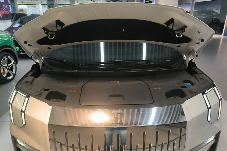 极氪009 2022款 WE版机舱底盘24