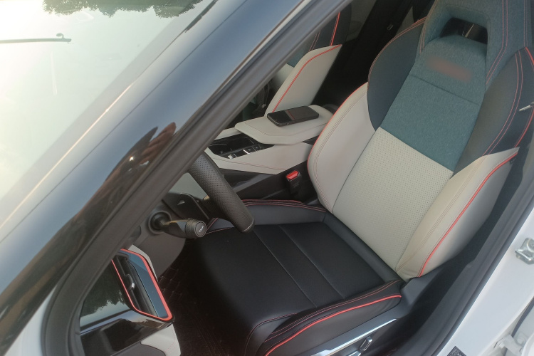 领克06 2020款 1.5T 耀Halo中控内饰19