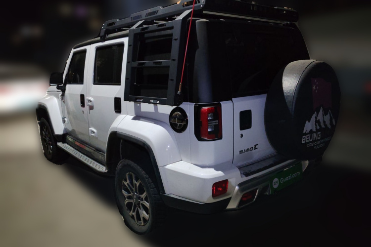 北京越野 北京BJ40 2023款 2.0T 自动四驱城市猎人版侠客型车身外观5