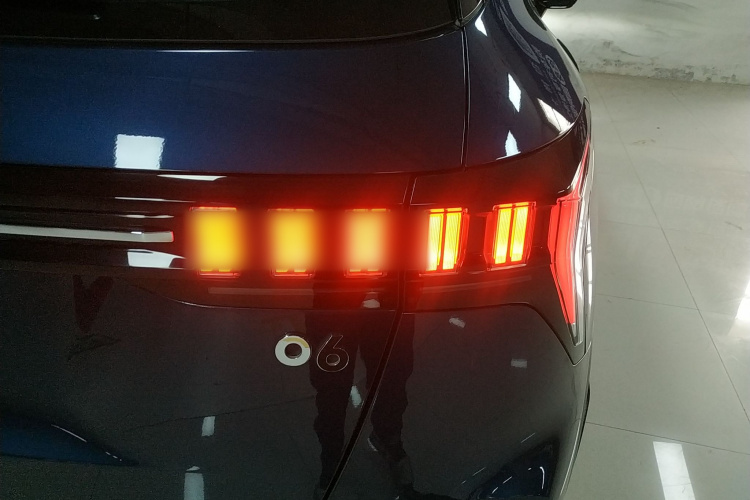 领克06 2020款 1.5T 耀Halo车身外观9