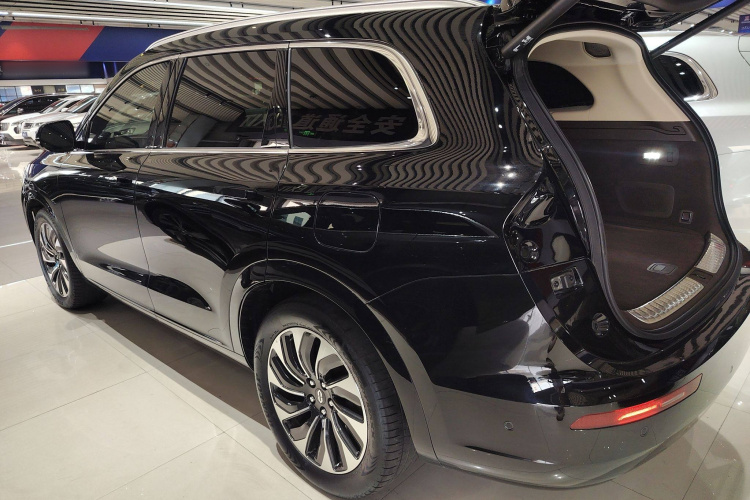 鸿蒙智行 问界M7 2024款 1.5T 后驱Plus版 5座车身外观6004