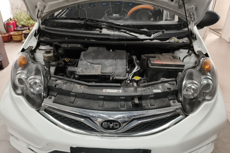 比亚迪F0 2015款 1.0L AMT 铉酷型机舱底盘24