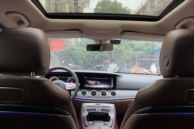 奔驰E级 2019款 E 200 L 运动型局部细节22