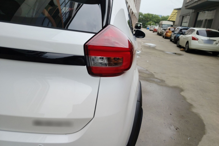 奇瑞 瑞虎3X 2024款 1.5L CVT卓越版车身外观6006