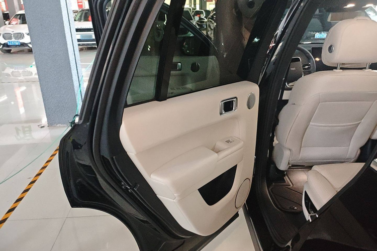 理想汽车 理想L8 2023款 Pro中控内饰7008