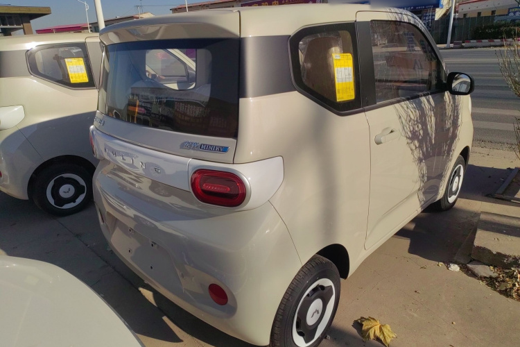 五菱汽车 宏光MINIEV 2024款 第三代 215km 青春版车身外观7