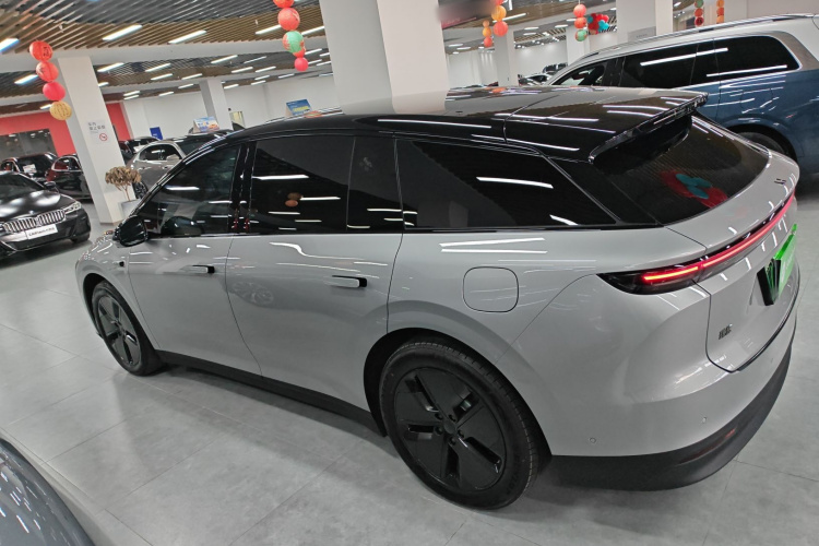 理想汽车 理想i6 2025款 两驱标准型车身外观4