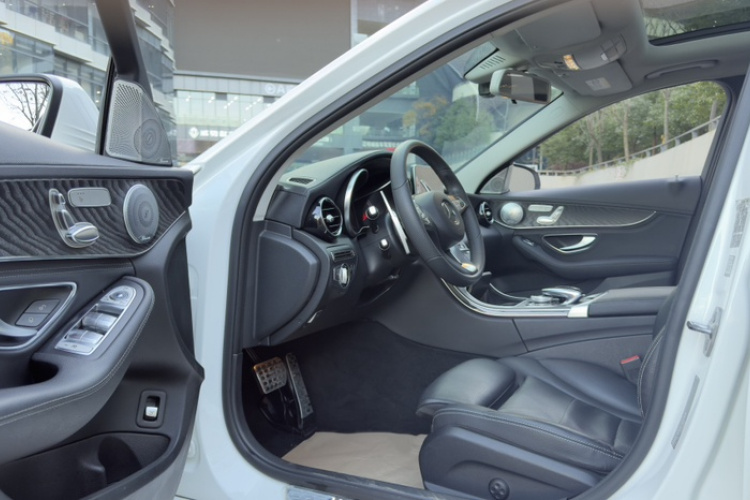 奔驰C级 2016款 C 200 L 运动型中控内饰7001