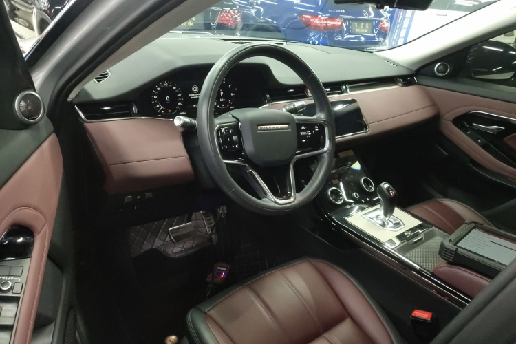 路虎 揽胜极光 2022款 极光L 249PS R-Dynamic 豪华版中控内饰12