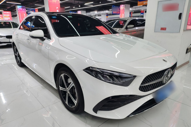 奔驰A级 2023款 A 200 L 时尚型车身外观3