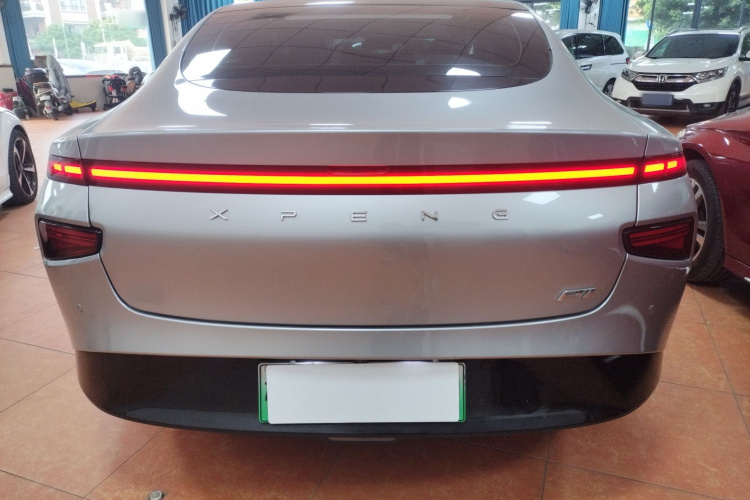 小鹏P7 2022款 480N+车身外观6004