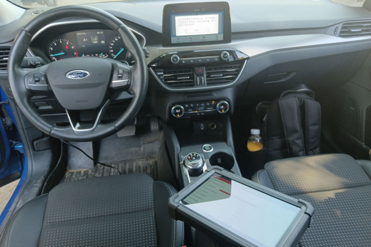 福特 福克斯 2019款 两厢 EcoBoost 180 自动锋潮型中控内饰12