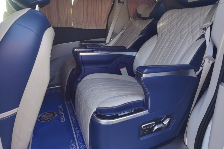 别克GL8 2021款 陆上公务舱 652T 舒适型中控内饰7004