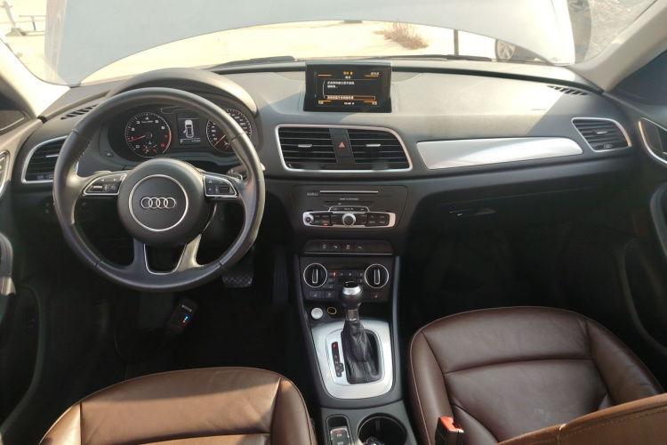奥迪Q3 2017款 30 TFSI 风尚型中控内饰12