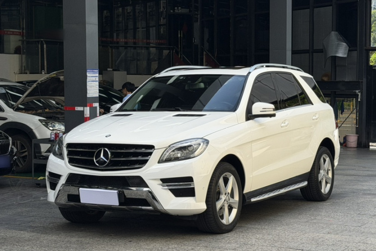 奔驰M级 2014款 ML 320 4MATIC车身外观1