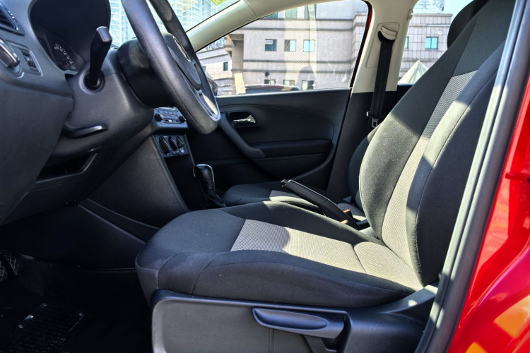 大众 Polo 2016款 1.4L 自动风尚型中控内饰7001