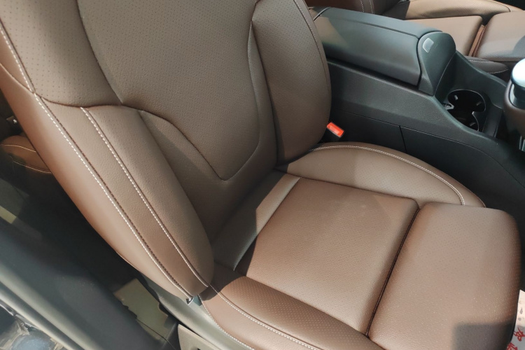 奔驰V级 2022款 V 260 尊贵版局部细节41