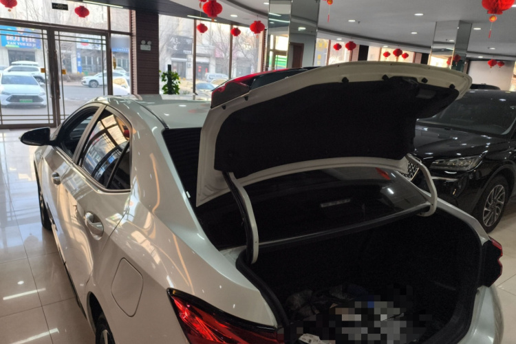 丰田 雷凌双擎E+ 2019款 1.8PH GS E-CVT精英版机舱底盘23