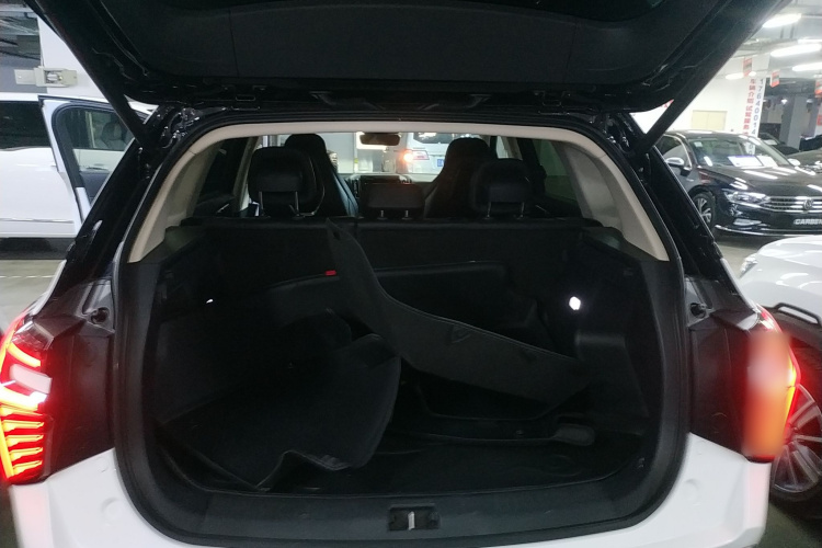 红旗HS3 2023款 2.0T 四驱有为版机舱底盘23