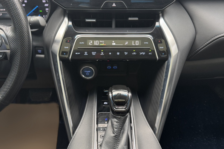 丰田 凌放HARRIER 2022款 双擎 2.5L CVT两驱豪华版中控内饰7006