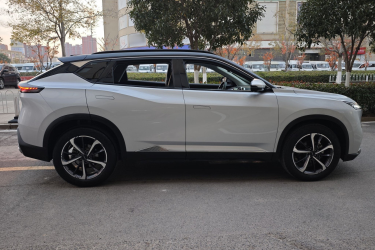 东风风神 皓瀚 2023款 DH-i 1.5T 豪华版车身外观6003