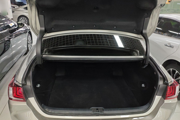 雷克萨斯ES 2023款 200 卓越版机舱底盘23