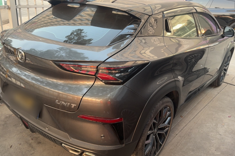 长安UNI-T 2022款 1.5T 尊贵型车身外观6002