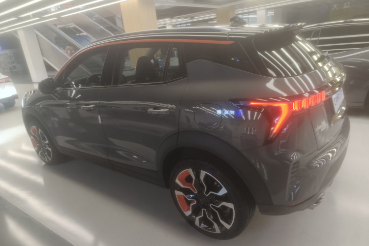 领克06 2020款 1.5T 耀Halo车身外观6003