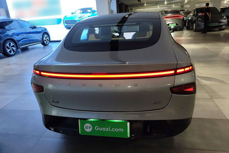 小鹏P7 2021款 480N车身外观6004