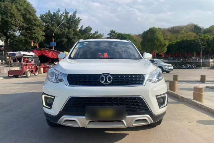 北京汽车 绅宝X35 2016款 1.5L 自动豪华版车身外观2