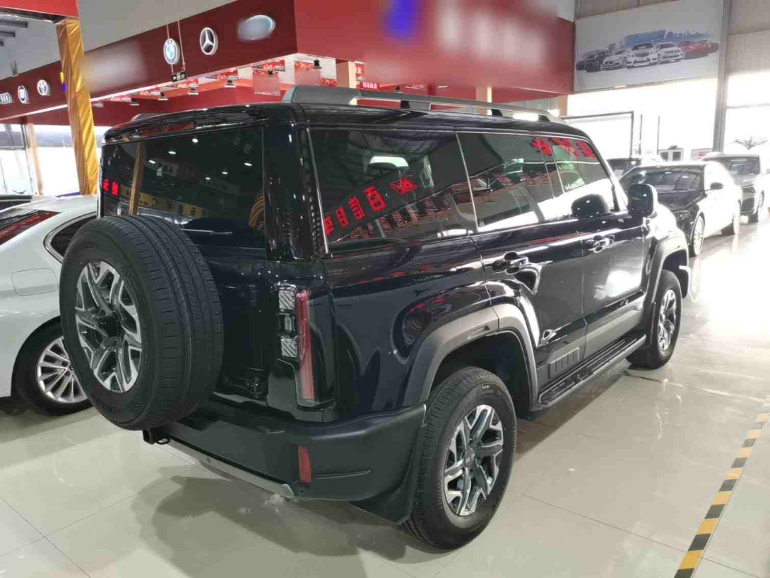 车辆右后45度视角展示