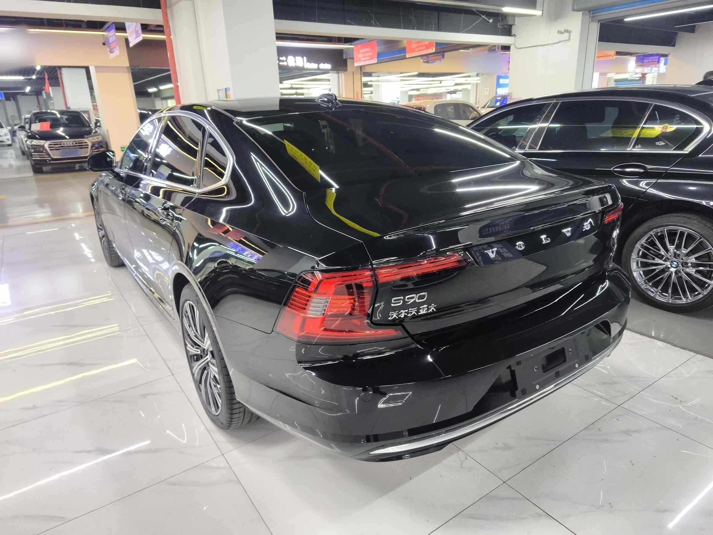 沃尔沃S90 2025款 B5 智远豪华版(3)