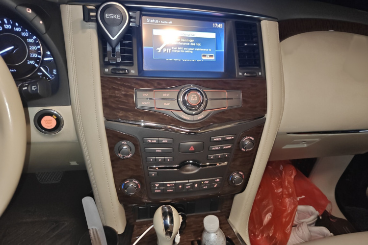 日产 途乐 2017款 5.6L 标准型局部细节16