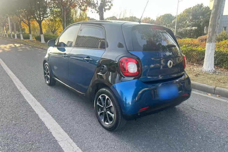 smart forfour 2016款 1.0L 52千瓦激情版车身外观6009