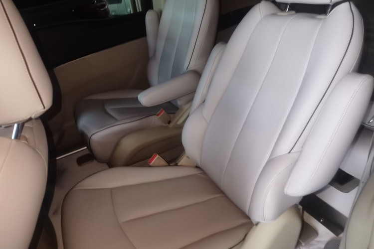 别克GL8 2017款 25S 尊贵型 国V中控内饰21