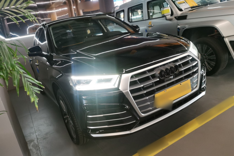 奥迪Q5L 2020款 45 TFSI 尊享运动型车身外观3