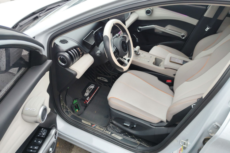 比亚迪 元PLUS 2023款 冠军版 430KM 领先型中控内饰7003