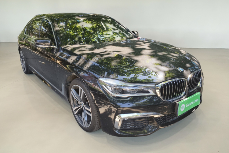 宝马7系 2018款 740Li 领先型 M运动套装车身外观3