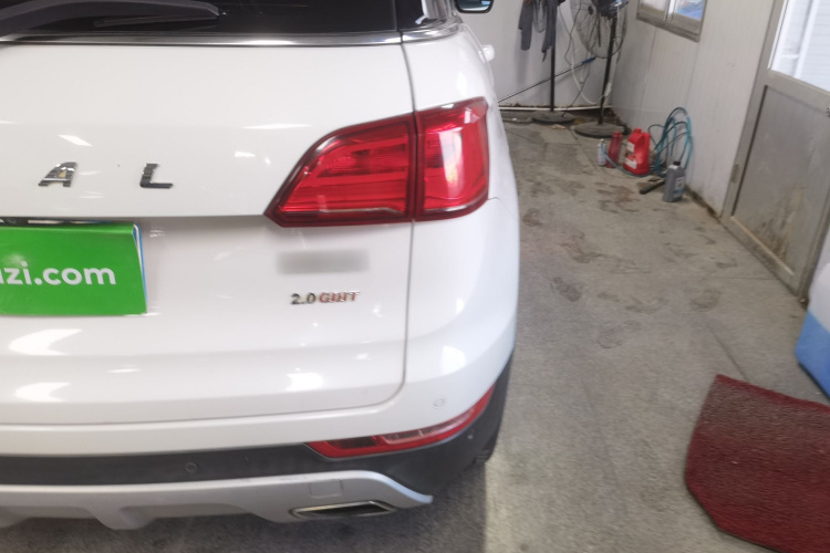 哈弗H6 Coupe 2015款 蓝标 2.0T 手动两驱精英型车身外观9