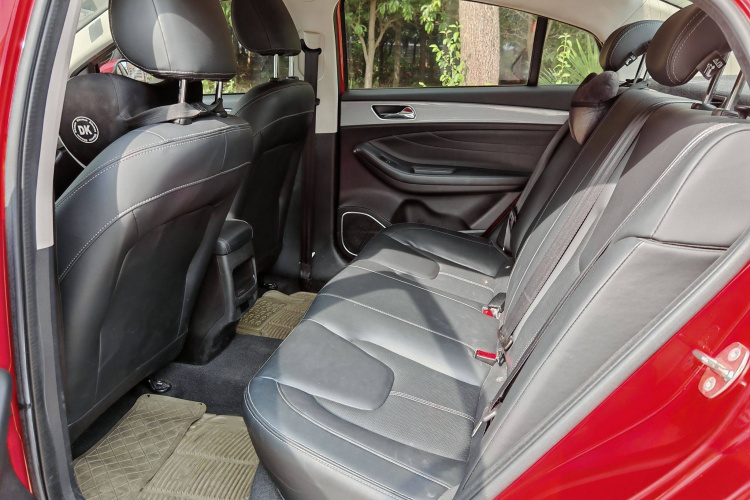 奇瑞 艾瑞泽5 2019款 1.5L CVT自在版 国V中控内饰7004