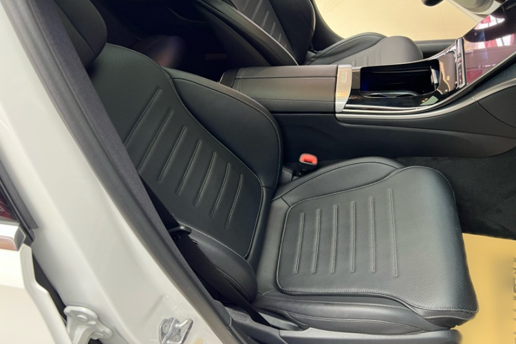 奔驰C级 2022款 改款 C 200 L 运动版中控内饰7010