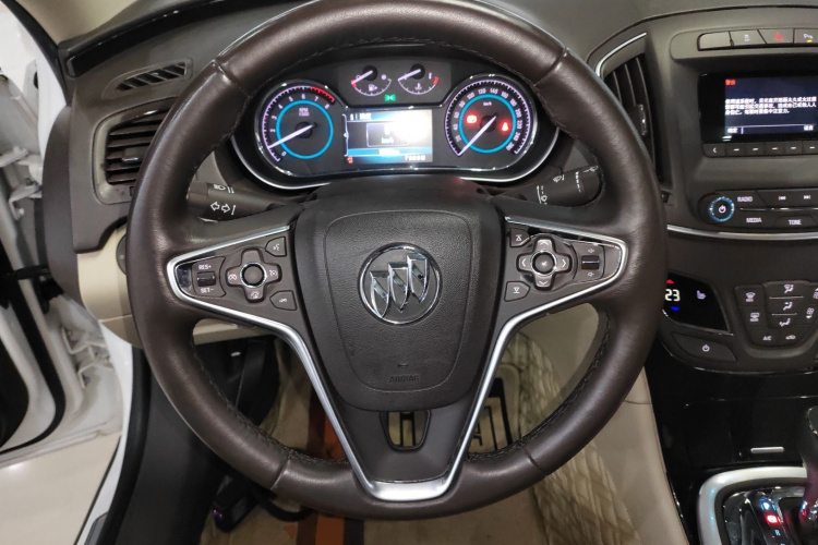 别克 君威 2014款 2.0L 精英时尚型中控内饰13