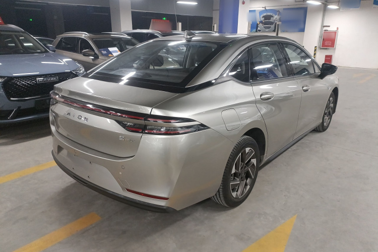 埃安 AION S Plus 2025款 出行版 52.998kWh车身外观7