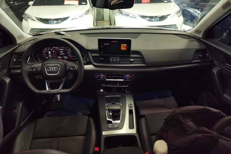 奥迪Q5L 2020款 45 TFSI 尊享运动型中控内饰12