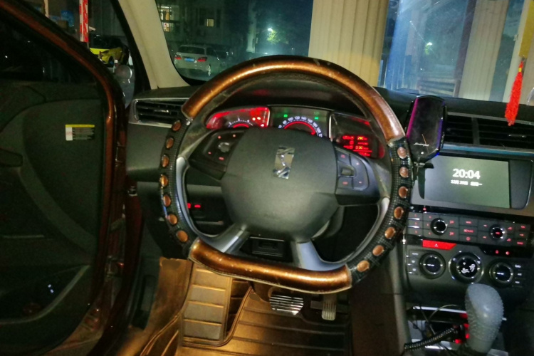 DS 6 2014款 1.6T 豪华版THP160局部细节13