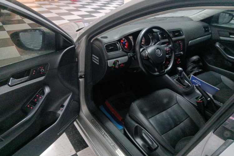 大众 速腾 2017款 1.6L 自动舒适型中控内饰20
